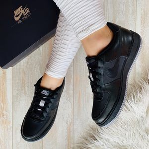 NWT Nike Air Force 1 black